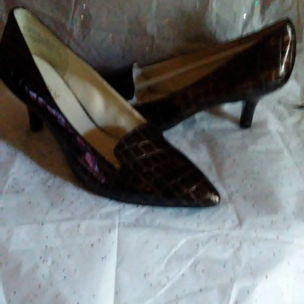 Jenn Ardor Dark Brown 2.5 heels snake design shoes
